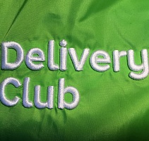 Delivery Club - вышивка логотипа на крое