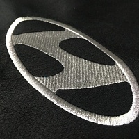 Henday - вышивка логотипа на крое